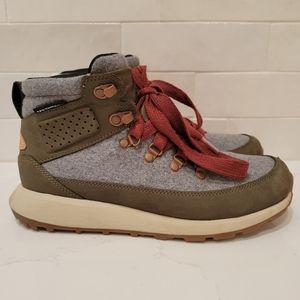 Merrell Ashford Classic Chukka Boot Lace-Up Hiking Shoe Green Gray Red Size 8